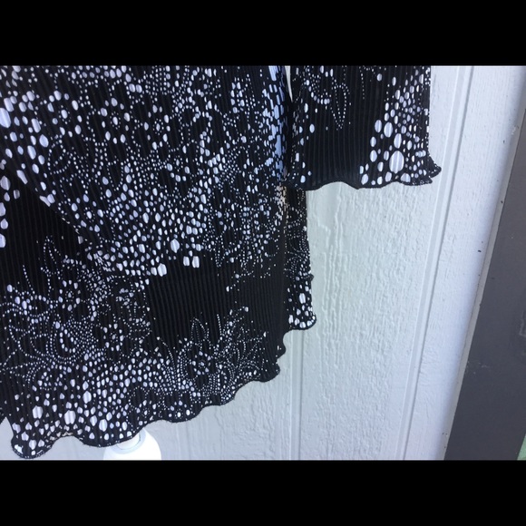 New black and white blouse - Picture 4 of 7